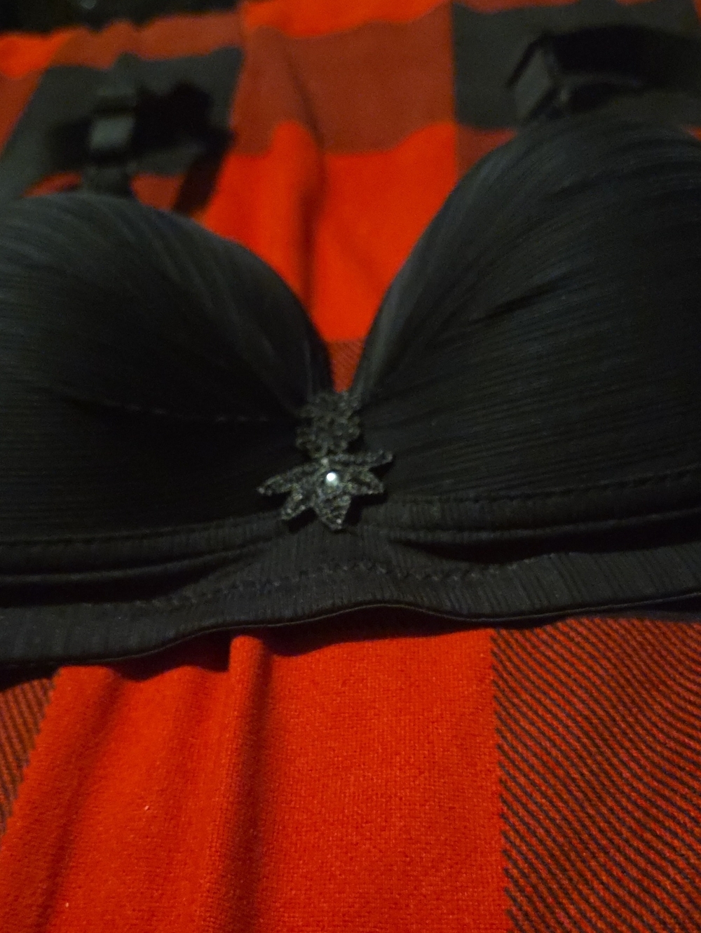 BLACK STRAP BRA